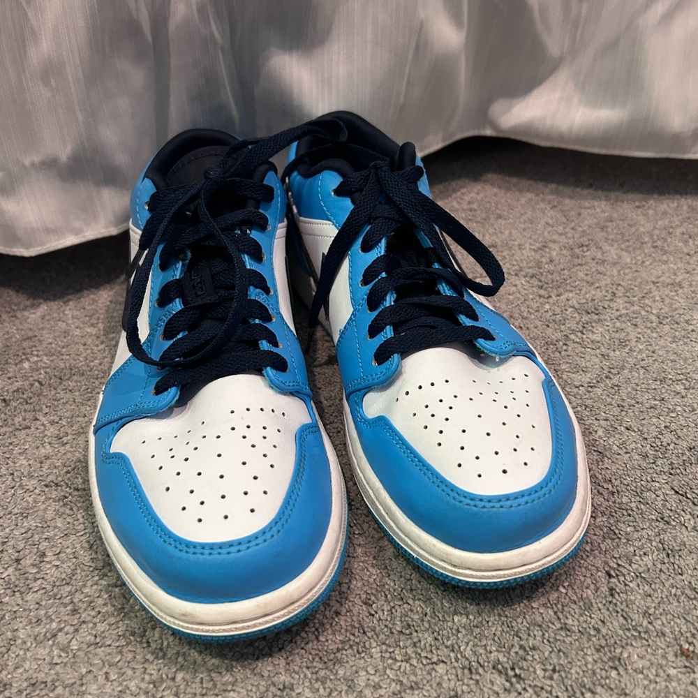 Air Jordan 1 Low ‘UNC’ - Picture 2 of 6